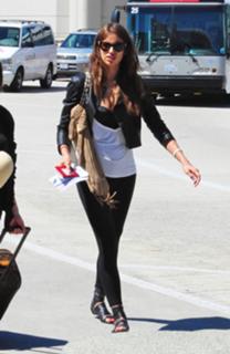 Irina Shayk feet photo thumbnail