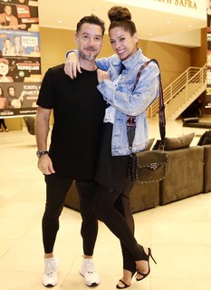 Adriane Galisteu feet photo thumbnail