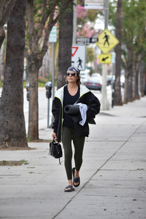 Lisa Rinna feet photo thumbnail
