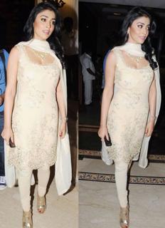 Shriya Saran feet photo thumbnail