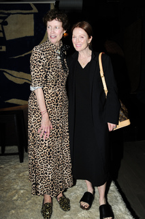 Julianne Moore feet photo thumbnail