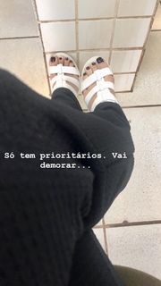 Alaine Crissiê feet photo thumbnail