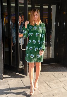 Maria Menounos feet photo thumbnail