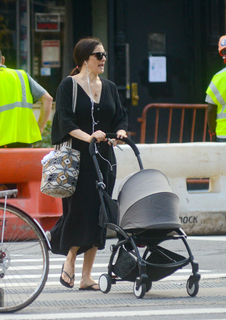 Rachel Weisz feet photo thumbnail