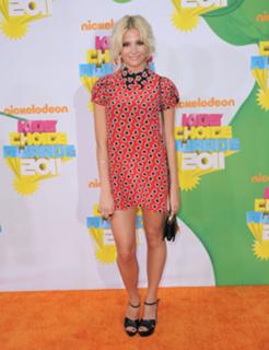 Pixie Lott feet photo thumbnail