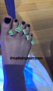 Jennifer Love Hewitt feet photo thumbnail
