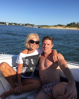 Kelly Ripa feet photo thumbnail