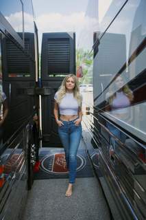 Kelsea Ballerini feet photo thumbnail