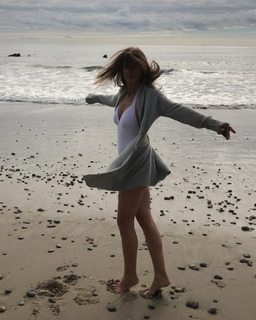 Cindy Crawford feet photo thumbnail
