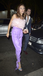 Olga Kurylenko feet photo thumbnail