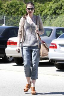 Michelle Trachtenberg feet photo thumbnail