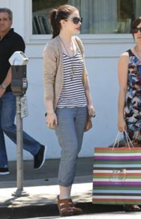Michelle Trachtenberg feet photo thumbnail