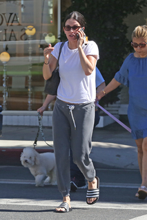 Courteney Cox feet photo thumbnail