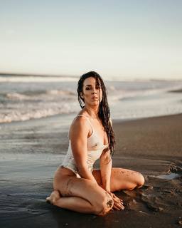 Chelsea Green feet photo thumbnail