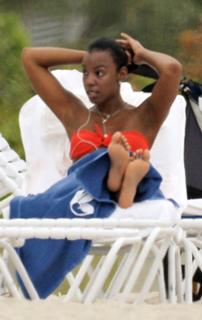 Kelly Rowland feet photo 4