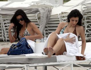 Kim Kardashian feet photo thumbnail
