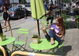 Rebecca Berardi feet photo thumbnail