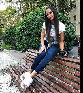 Cristina Pedroche feet photo thumbnail