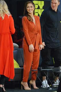 Minka Kelly feet photo thumbnail