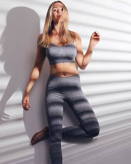Katrina Bowden feet photo thumbnail
