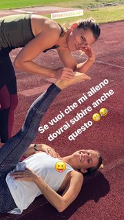Tania Cagnotto feet photo thumbnail