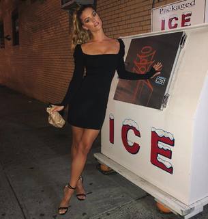 Nina Agdal feet photo thumbnail