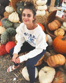 Taylor Hill feet photo thumbnail