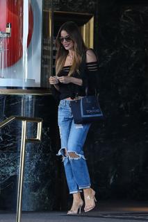 Sofía Vergara feet photo thumbnail