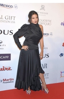 Maite Perroni feet photo thumbnail