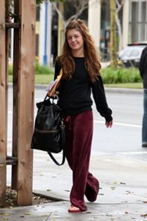 Shenae Grimes-Beech feet photo thumbnail
