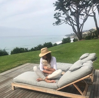 Cindy Crawford feet photo thumbnail
