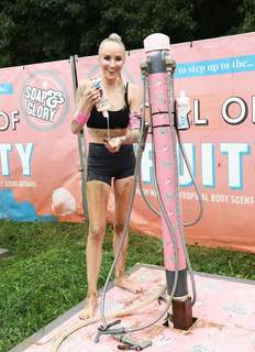 Nastia Liukin feet photo thumbnail