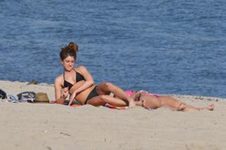 Shenae Grimes-Beech feet photo thumbnail