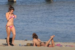 Shenae Grimes-Beech feet photo thumbnail
