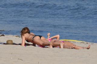Shenae Grimes-Beech feet photo thumbnail
