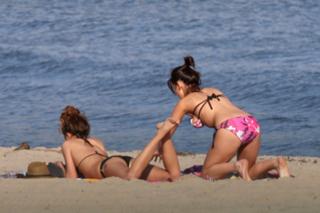 Shenae Grimes-Beech feet photo thumbnail