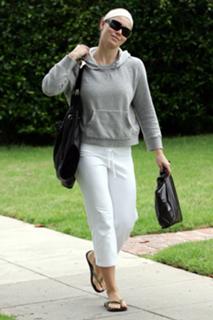 Jessica Biel feet photo thumbnail