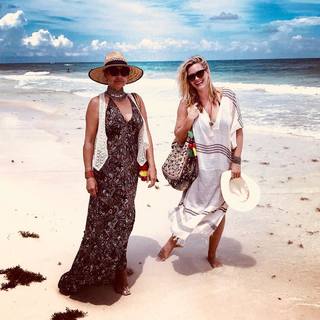 Natasha Henstridge feet photo thumbnail