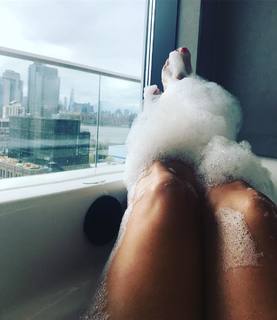 Natasha Henstridge feet photo thumbnail