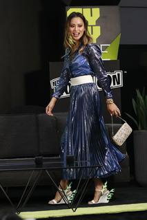 Jamie Chung feet photo thumbnail