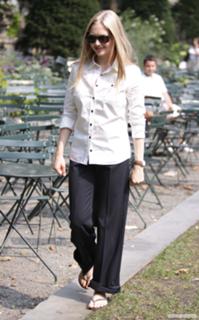 Amanda Seyfried feet photo thumbnail