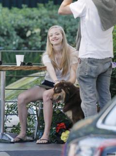 Amanda Seyfried feet photo thumbnail