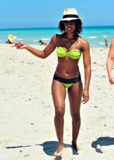 Kelly Rowland feet photo thumbnail