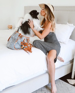 Katrina Bowden feet photo thumbnail