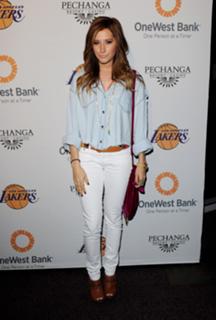Ashley Tisdale feet photo thumbnail