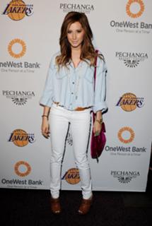 Ashley Tisdale feet photo thumbnail