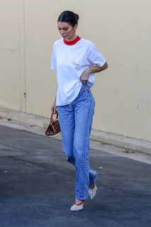 Kendall Jenner feet photo thumbnail