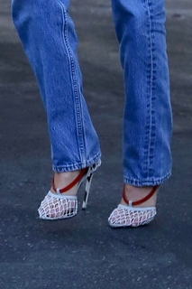 Kendall Jenner feet photo thumbnail