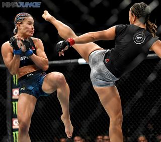 Michelle Waterson feet photo thumbnail