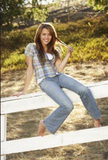 Miley Cyrus feet photo thumbnail